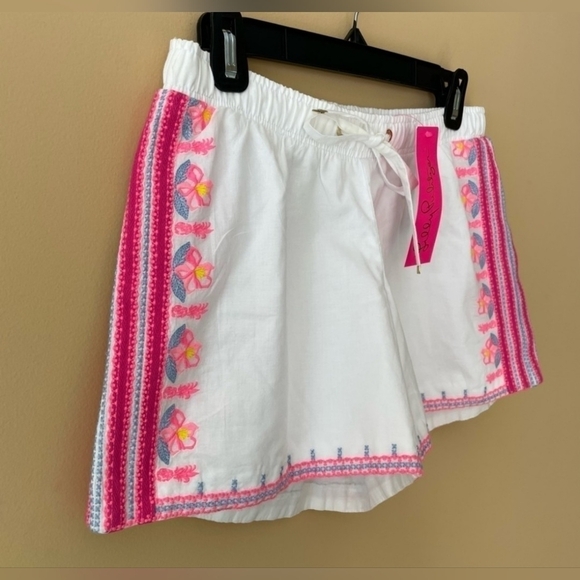 LILLY PULITZER KATIA FLOWER EMBROIDERED SHORT IN RESORT WHITE SIZE XS - Picture 2 of 14